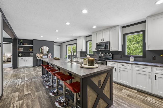 8079 Golf Club Rd, Mount Pleasant, TN 38474