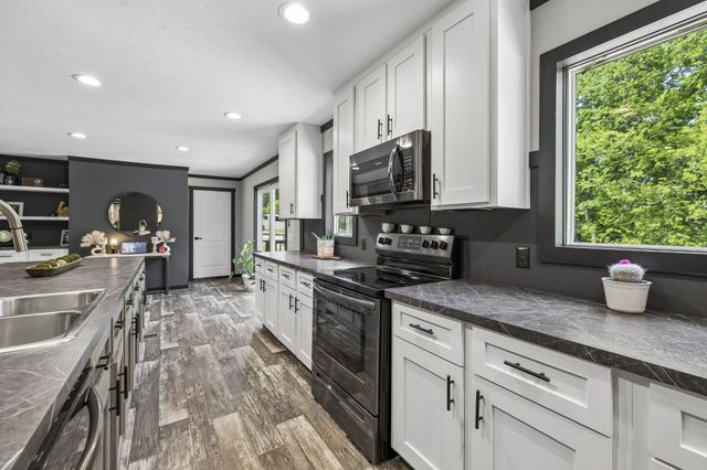 8079 Golf Club Rd, Mount Pleasant, TN 38474