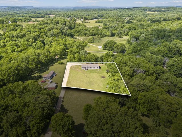 8079 Golf Club Rd, Mount Pleasant, TN 38474