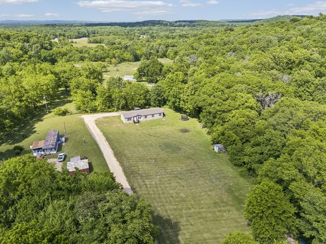 8079 Golf Club Rd, Mount Pleasant, TN 38474