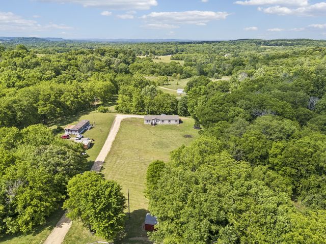8079 Golf Club Rd, Mount Pleasant, TN 38474