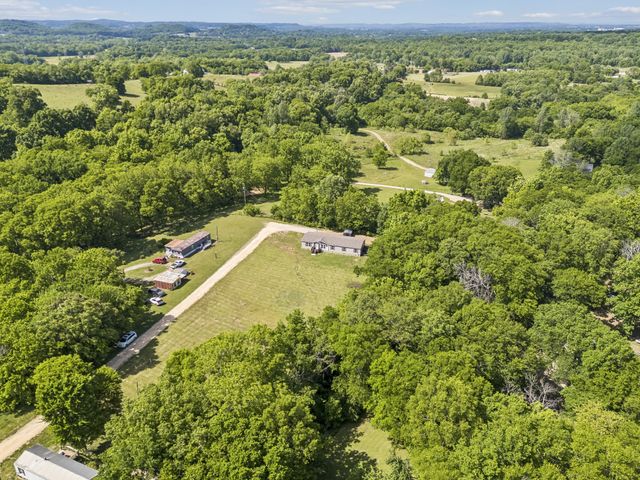 8079 Golf Club Rd, Mount Pleasant, TN 38474