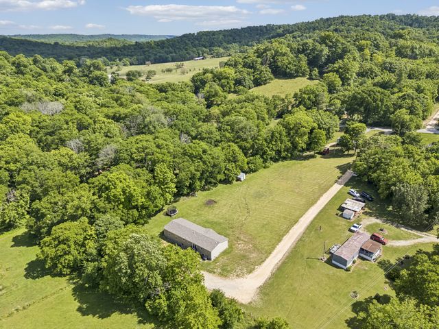 8079 Golf Club Rd, Mount Pleasant, TN 38474