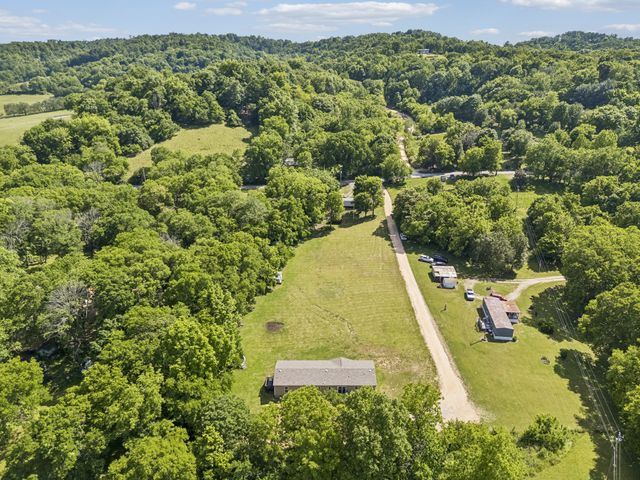 8079 Golf Club Rd, Mount Pleasant, TN 38474