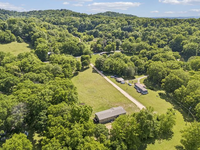 8079 Golf Club Rd, Mount Pleasant, TN 38474
