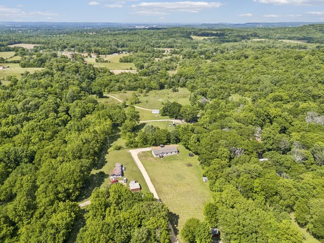 8079 Golf Club Rd, Mount Pleasant, TN 38474