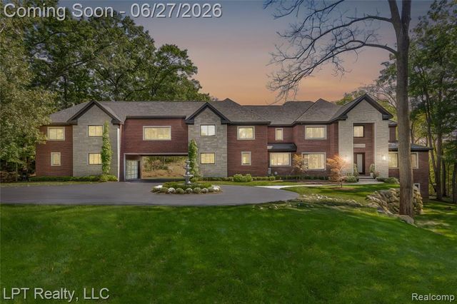 5029 Forest Valley Drive, Clarkston, MI 48348
