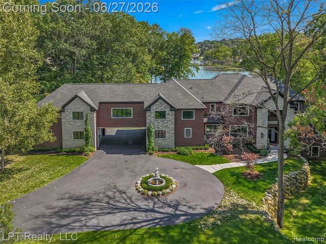5029 Forest Valley Drive, Clarkston, MI 48348