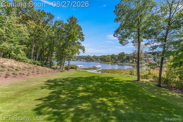 5029 Forest Valley Drive, Clarkston, MI 48348
