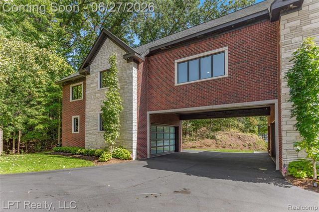 5029 Forest Valley Drive, Clarkston, MI 48348