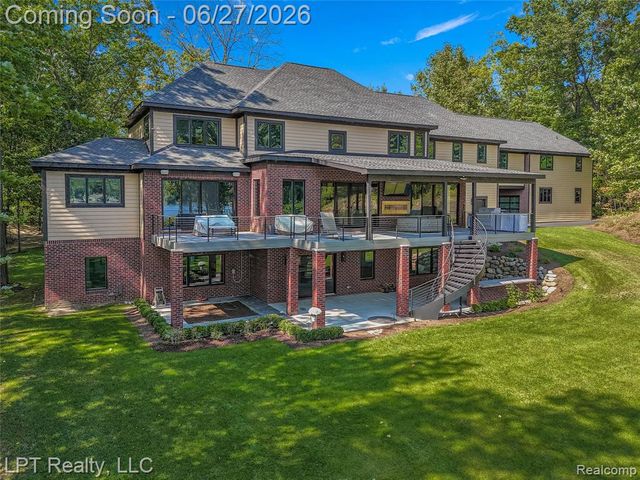 5029 Forest Valley Drive, Clarkston, MI 48348