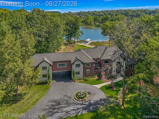 5029 Forest Valley Drive, Clarkston, MI 48348