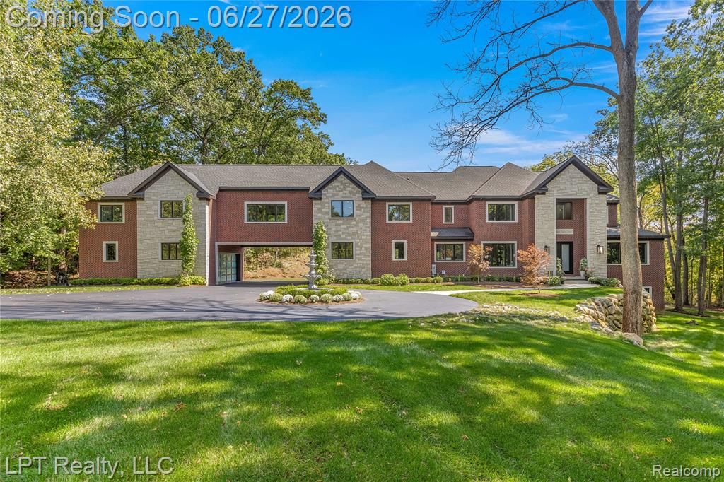 5029 Forest Valley Drive, Clarkston, MI 48348
