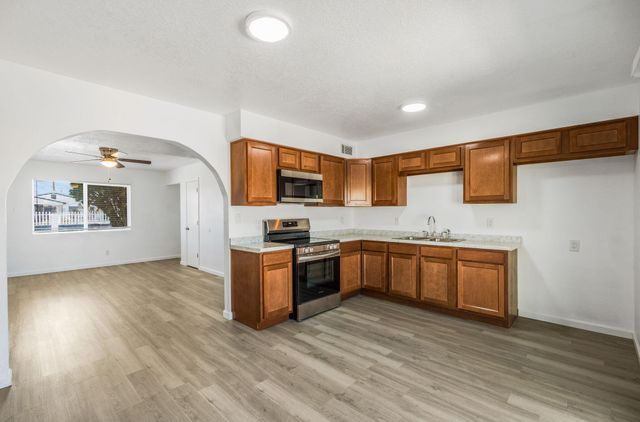 513 53rd Street SW, Albuquerque, NM 87105