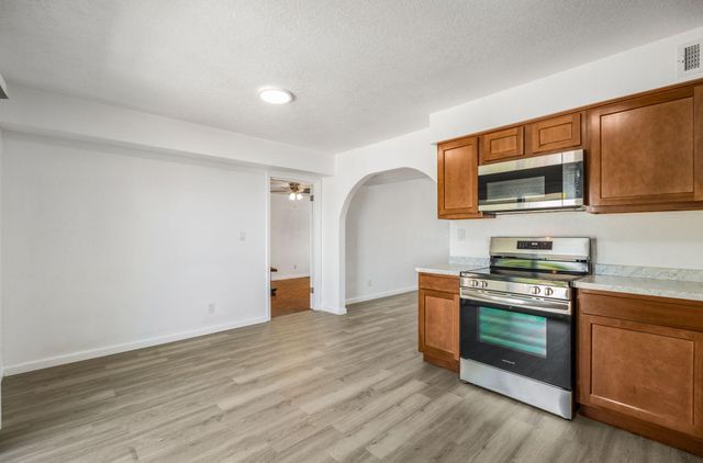 513 53rd Street SW, Albuquerque, NM 87105