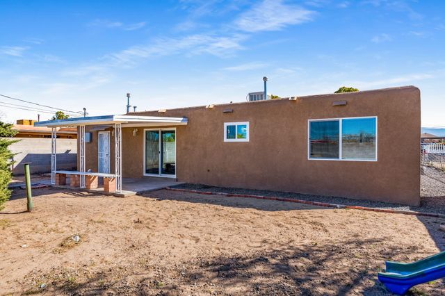 513 53rd Street SW, Albuquerque, NM 87105