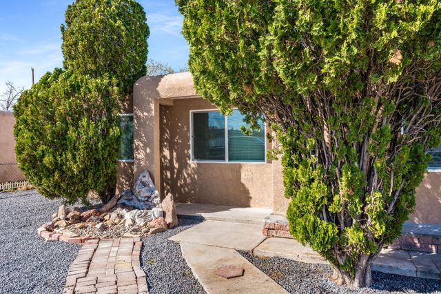 513 53rd Street SW, Albuquerque, NM 87105