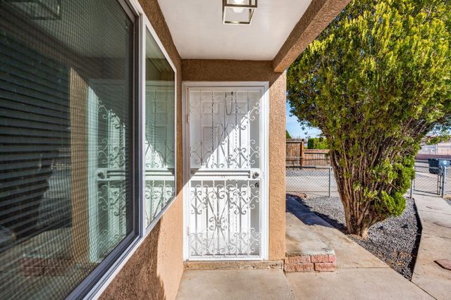 513 53rd Street SW, Albuquerque, NM 87105