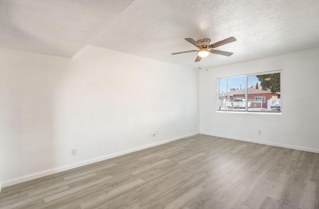 513 53rd Street SW, Albuquerque, NM 87105