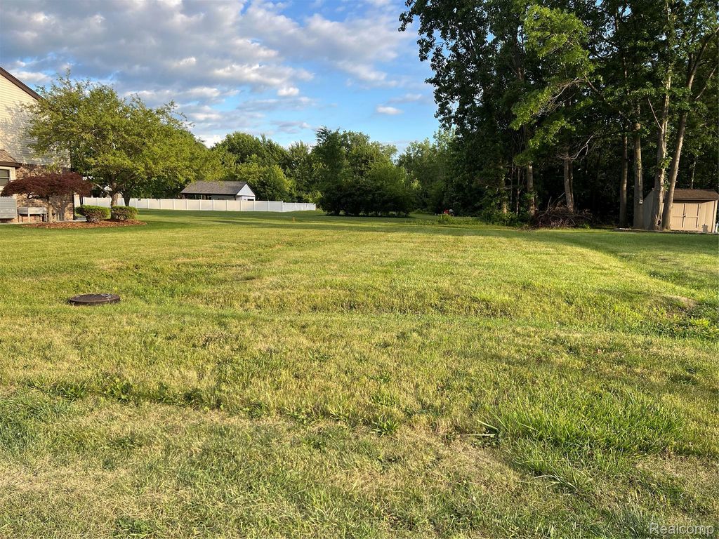 16689 Carter, Woodhaven, MI 48183