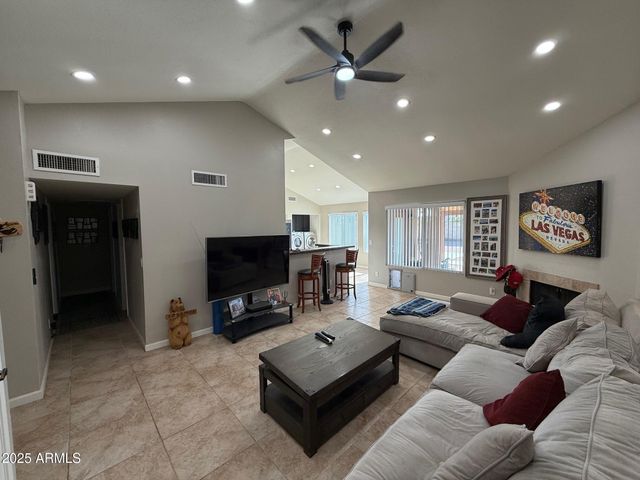 5535 W WILLOW Avenue, Glendale, AZ 85304