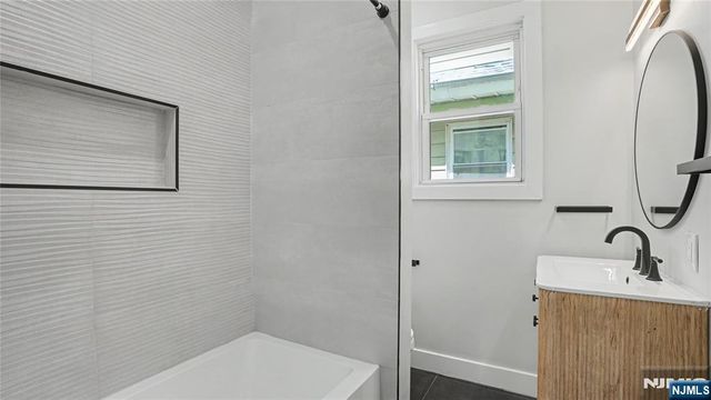 158 15th Street, East Orange, NJ 07017