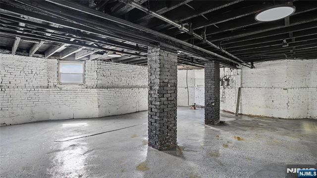 158 15th Street, East Orange, NJ 07017