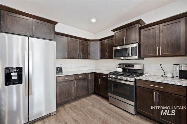 2718 Whispering Pine Dr, Twin Falls, ID 83301