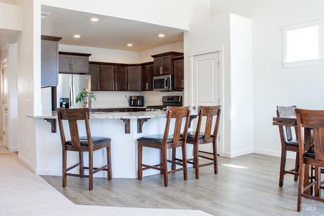 2718 Whispering Pine Dr, Twin Falls, ID 83301