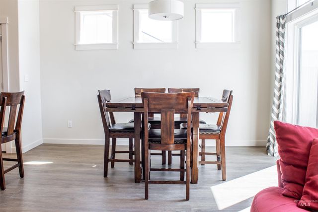 2718 Whispering Pine Dr, Twin Falls, ID 83301