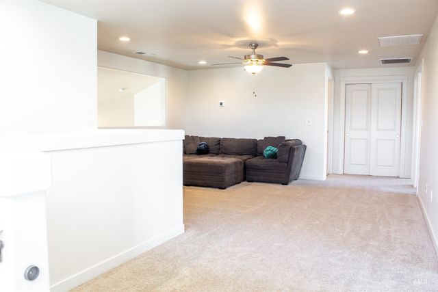 2718 Whispering Pine Dr, Twin Falls, ID 83301