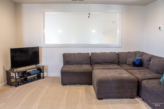 2718 Whispering Pine Dr, Twin Falls, ID 83301