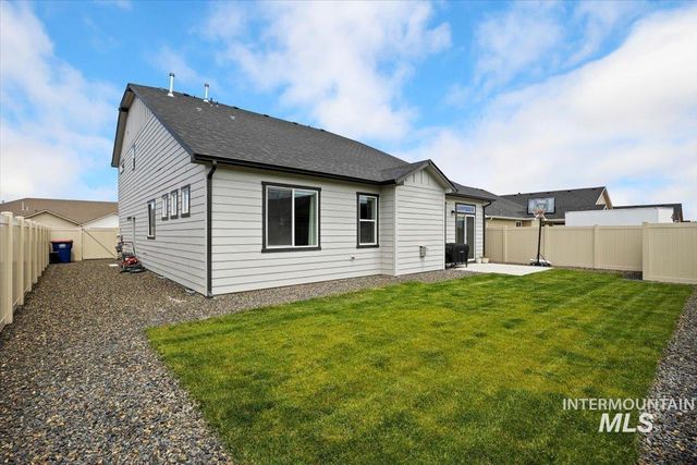 2718 Whispering Pine Dr, Twin Falls, ID 83301