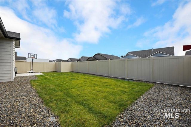 2718 Whispering Pine Dr, Twin Falls, ID 83301