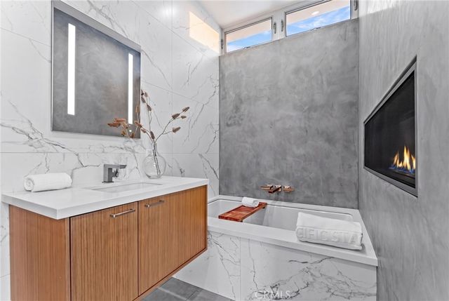 210 43rd Street, Newport Beach, CA 92663