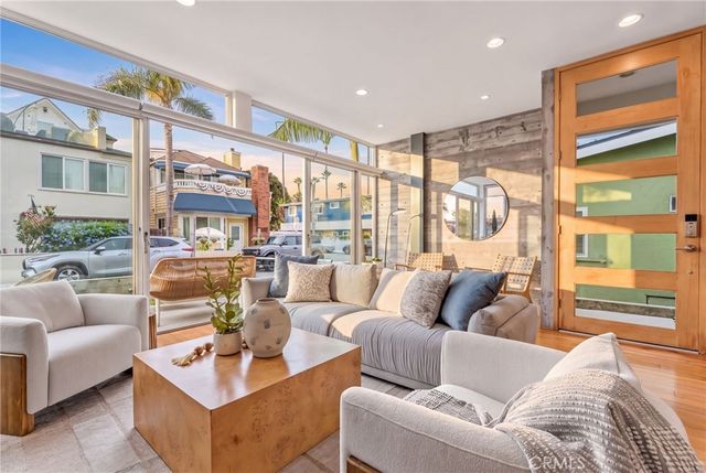 210 43rd Street, Newport Beach, CA 92663