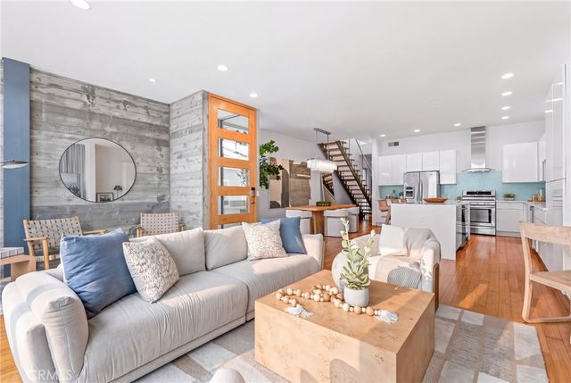 210 43rd Street, Newport Beach, CA 92663