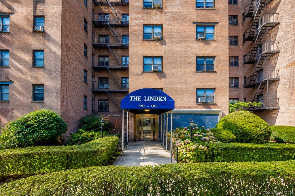 29-30 137th Street 3K, Flushing, NY 11354 — photo 2