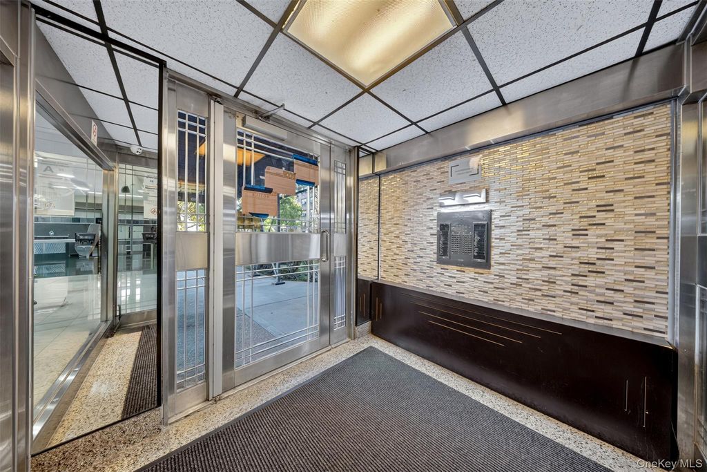 29-30 137th Street 3K, Flushing, NY 11354 — photo 3