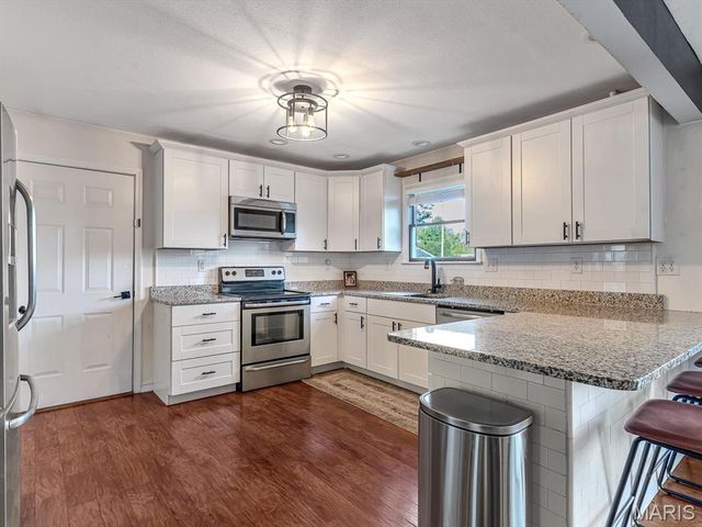 1117 Cobblestone Drive, Edwardsville, IL 62025