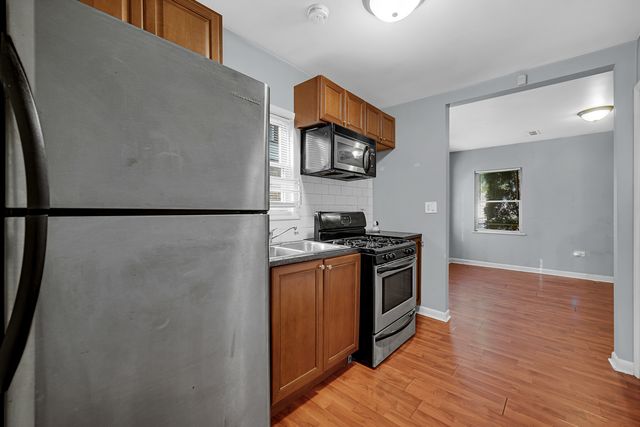 15041 Riverside Drive, South Holland, IL 60473