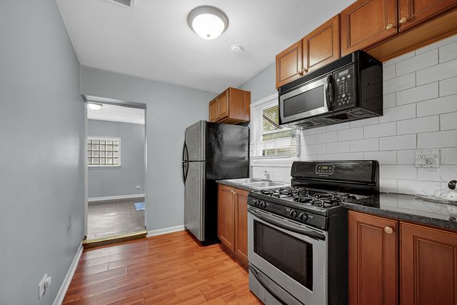 15041 Riverside Drive, South Holland, IL 60473
