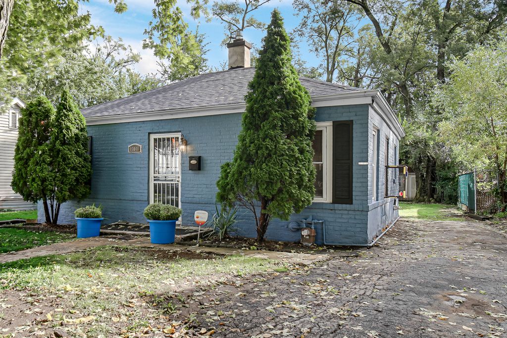 15041 Riverside Drive, South Holland, IL 60473