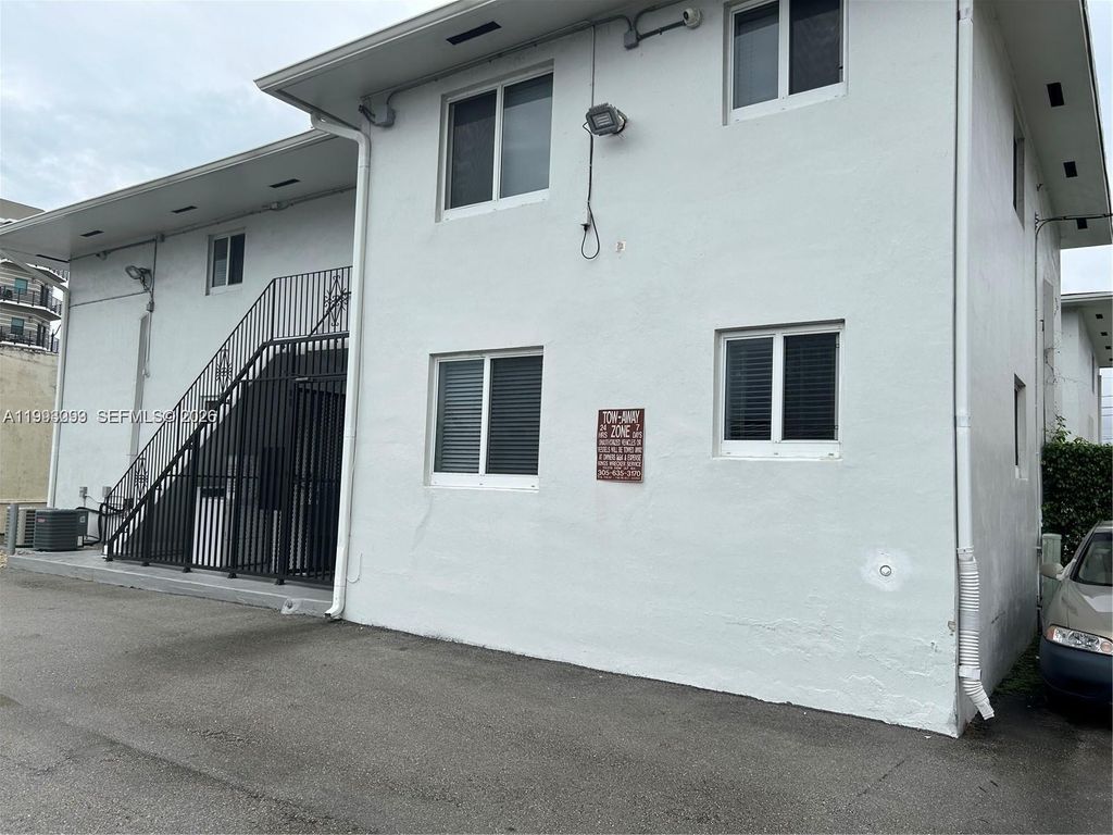 35 SW 21st Ave 4, Miami, FL 33135