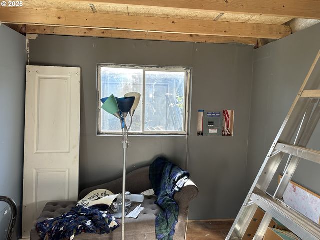 2126 Se 162nd Ave, Portland, OR 97233