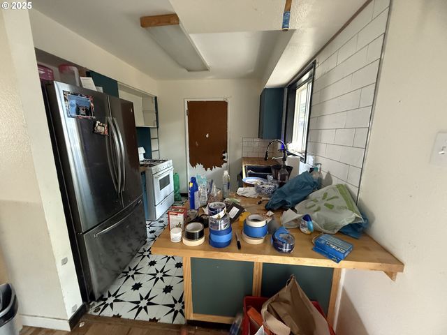 2126 Se 162nd Ave, Portland, OR 97233