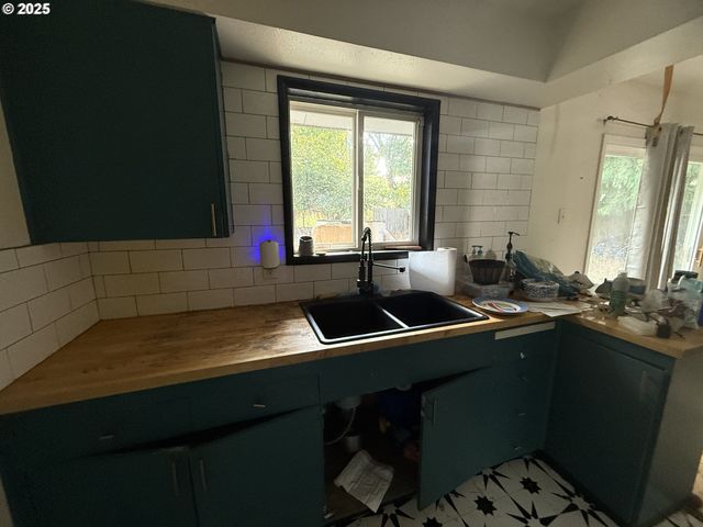 2126 Se 162nd Ave, Portland, OR 97233