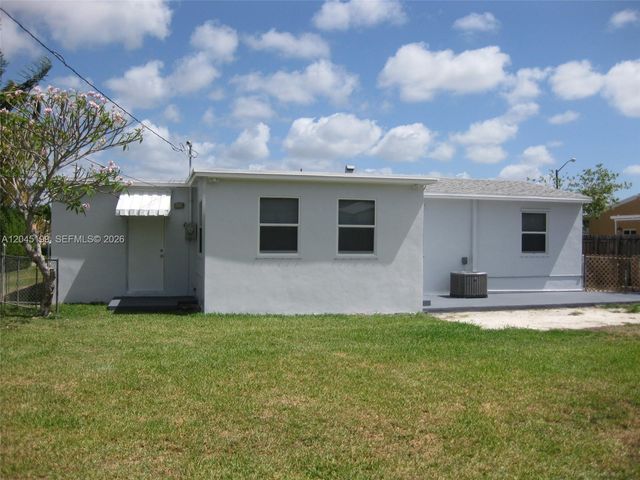 1520 NE 14th St, Homestead, FL 33033