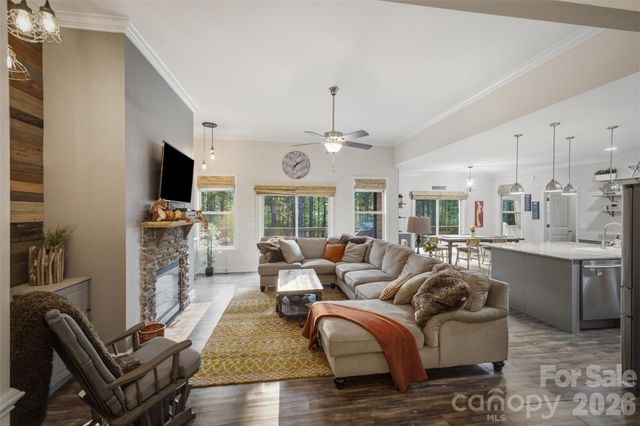 2079 Dockside Place, Connelly Springs, NC 28612