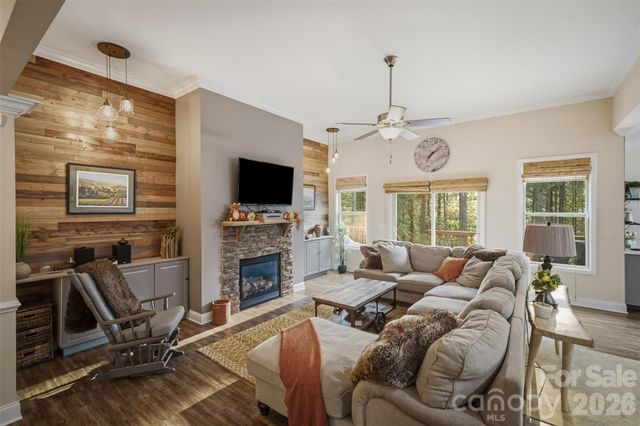 2079 Dockside Place, Connelly Springs, NC 28612
